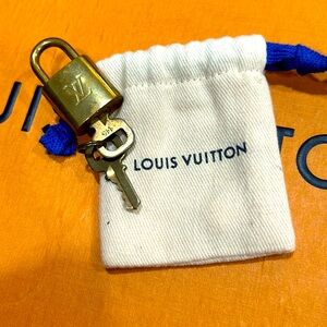 💥FINAL SALE💥 Authentic Louis Vuitton Padlock & Key